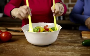 Stock Video Mixing A Vegetable Sala Animated Wallpaper
