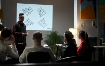 Stock Video Mentor Gives Nighttime Presentation To Tea Animated Wallpaper