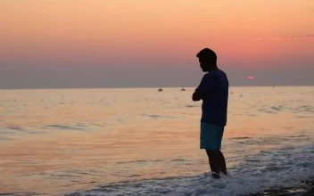 Stock Video Meditative Man On The Shore Of A Beach At Sunse Animated Wallpaper