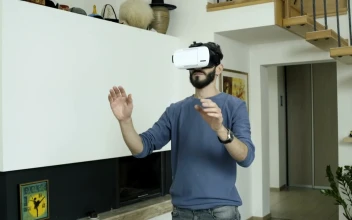 Stock Video Man Working In Virtual Reality At Hom Animated Wallpaper