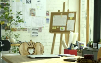 Stock Video Man With Glasses Doing Home Offic Animated Wallpaper