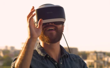Stock Video Man Wearing Virtual Reality Glasse Animated Wallpaper