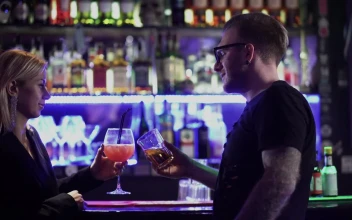 Stock Video Man Talks To Woman At Bar In Nightclu Animated Wallpaper
