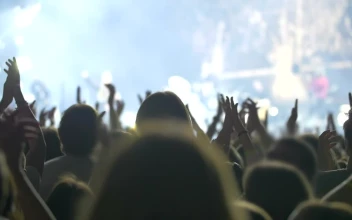 Stock Video Man Standing Still In An Excited Crow Animated Wallpaper