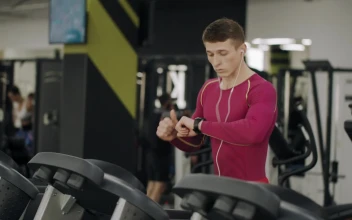 Stock Video Man On Treadmill In Gym Checks Timer On Watc Animated Wallpaper