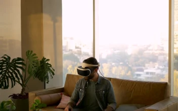 Stock Video Man Moves With Virtual Reality Glasse Animated Wallpaper