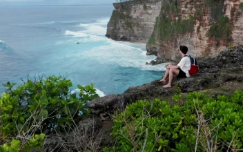 Stock Video Man Looks Over Cliff Edge To Sea On Bali Indonesi Animated Wallpaper