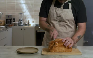 pastry chef cutting a loaf into slices 43015