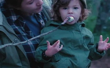 Stock Video Mother With Her Little Daughter Eating A Marshmallow In Nature