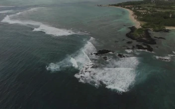 Stock Video Multiple Waves Breaking