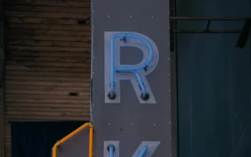 Stock Video Neon Open Park Sign