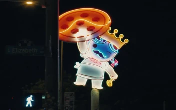 Stock Video Neon Sign Of A Character From A Pizzeria