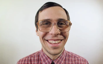 Stock Video Nerdy Man Says Hello And Flirts