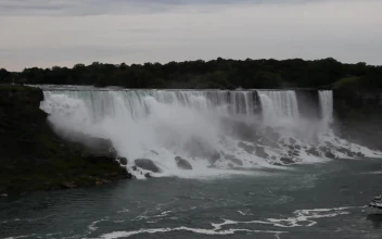 Stock Video Niagara Falls Tour Boat