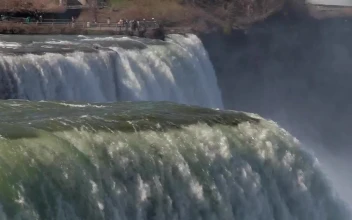 Stock Video Niagara Waterfalls And Tourists