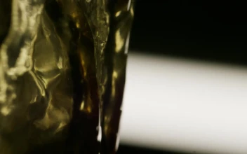 Stock Video Object With Glass Texture In Motion