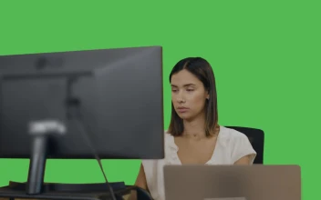 Stock Video Office Woman At Her Desk On A Green Background