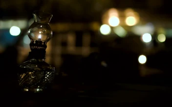 Stock Video Oil Lantern On A Cafe Table