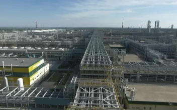 Stock Video Oil Processing Plant In The Day