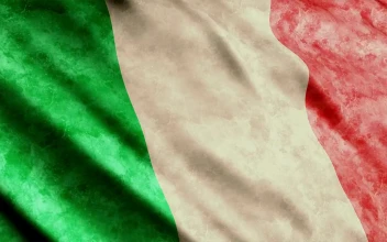 Stock Video Old Italian Flag Waving