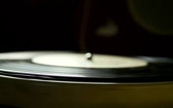 Stock Video Old Spinning Vinyl