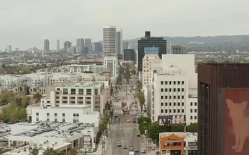 Stock Video Panoramic View Of Los Angeles Over An Avenue