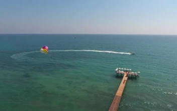 Stock Video Parachuting In The Tropical Sea