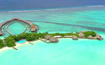 Stock Video Paradise Island With Bungalows