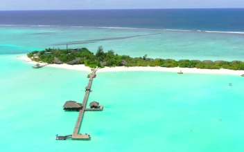 Stock Video Paradise Sea With A Tourist Island