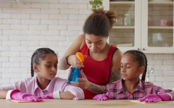 Stock Video Parent Teaching Children How To Clean
