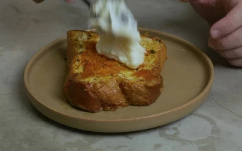 Stock Video Pastry Chef Preparing A Dessert On A Plate