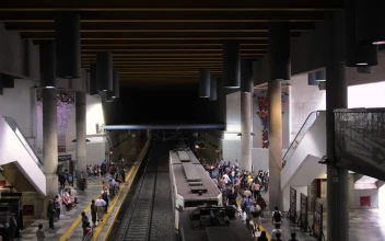 Stock Video People Leaving An Subway Train Time Lapse Shot
