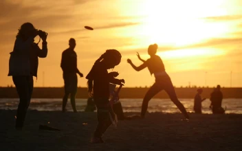 Stock Video People Silhouettes In The Sunset