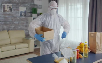 Stock Video Person In Coronavirus Quarantine Packs Food Into Box