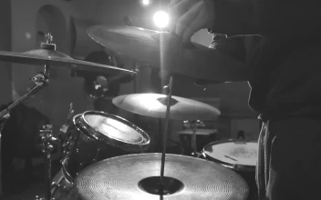 Stock Video Person Installs The Drums Dishes