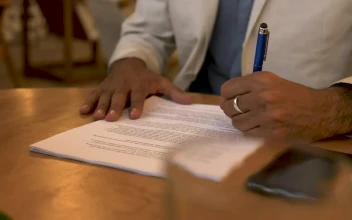 Video Stock Person Signing A Contract Free