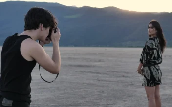 Video Stock Photographer Portraying A Fashion Girl In A Desert Free