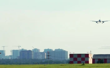 Video Stock Plane Coming In To Land On A Runway Free