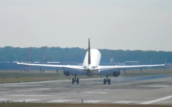 Video Stock Plane Landing In The Airport During The Day Free