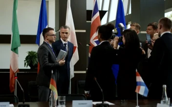 Video Stock Politician Speaking Surrounded By Reporters Free