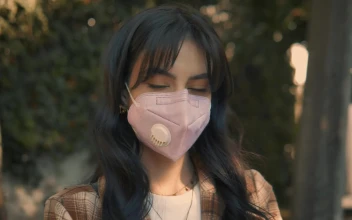 Video Stock Portrait Of A Woman With Face Mask In The Street Free