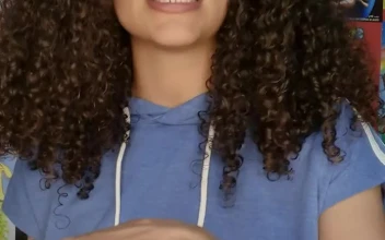 Video Stock Portrait Of An Influencer Talking To The Camera Free