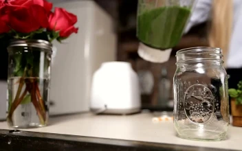 Video Stock Pouring A Vegetable Smoothie Into A Jar Free