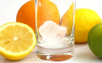 Video Stock Pouring Lemonade Into A Glass With Ice Free