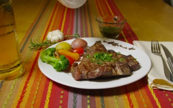 Video Stock Pouring Oil On Vegetables Free