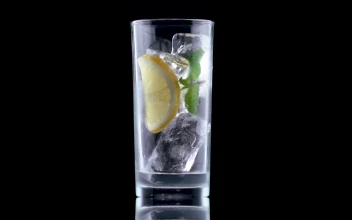 Video Stock Pouring Soda Into A Fresh Mojito Free