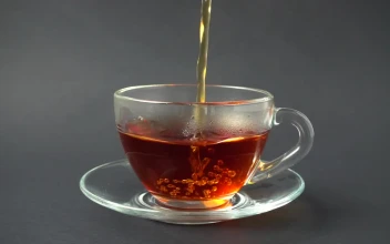 Video Stock Pouring Tea In A Glass Cup Free