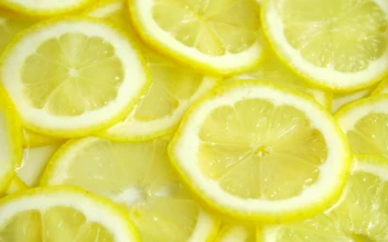 Video Stock Pouring Water On Slices Of Lemon Free