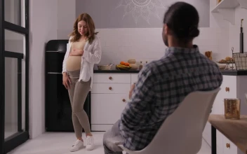 Video Stock Pregnant Woman And Her Husband Hanging Out In Home Free