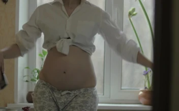 Video Stock Pregnant Woman Dancing Inside Free